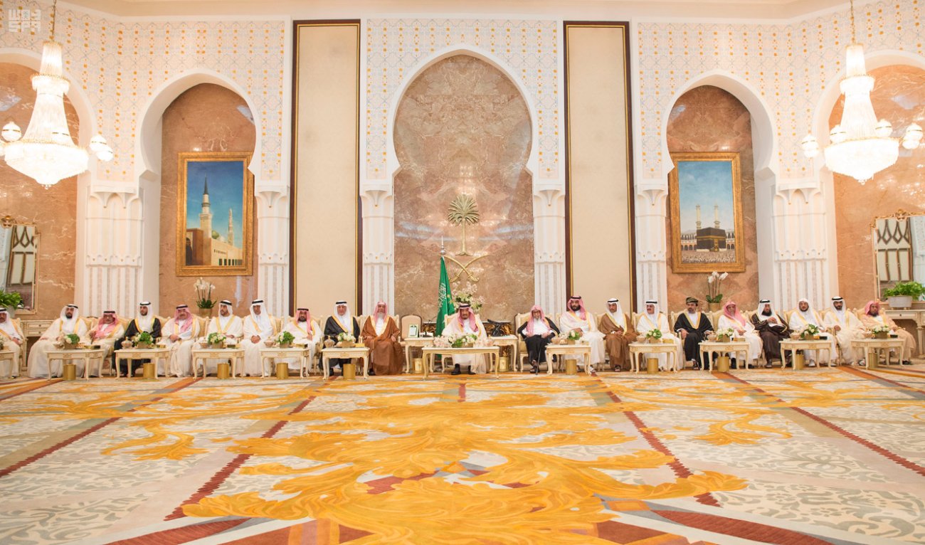 King Salman receives Saudi Grand Mufti, princes, and military leaders