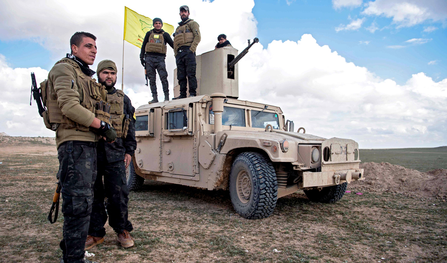 US-backed Syrian Democratic Forces (SDF) fighters gather as they prepare to expel hundreds of the Daesh group jihadists from the Baghouz area in the eastern Syrian province of Deir Ezzor on Feb. 11, 2019. (AFP)