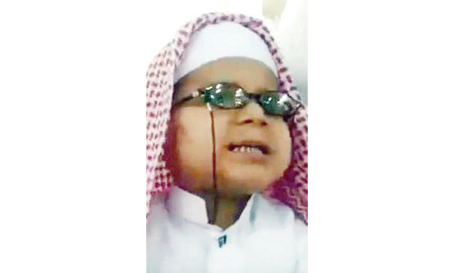Слушая Коран по радио, 5-летний слепой мальчик запомнил его целиком