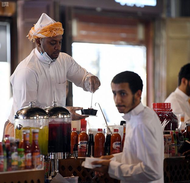 Traditional food stalls attract people of Jeddah during Ramadan
