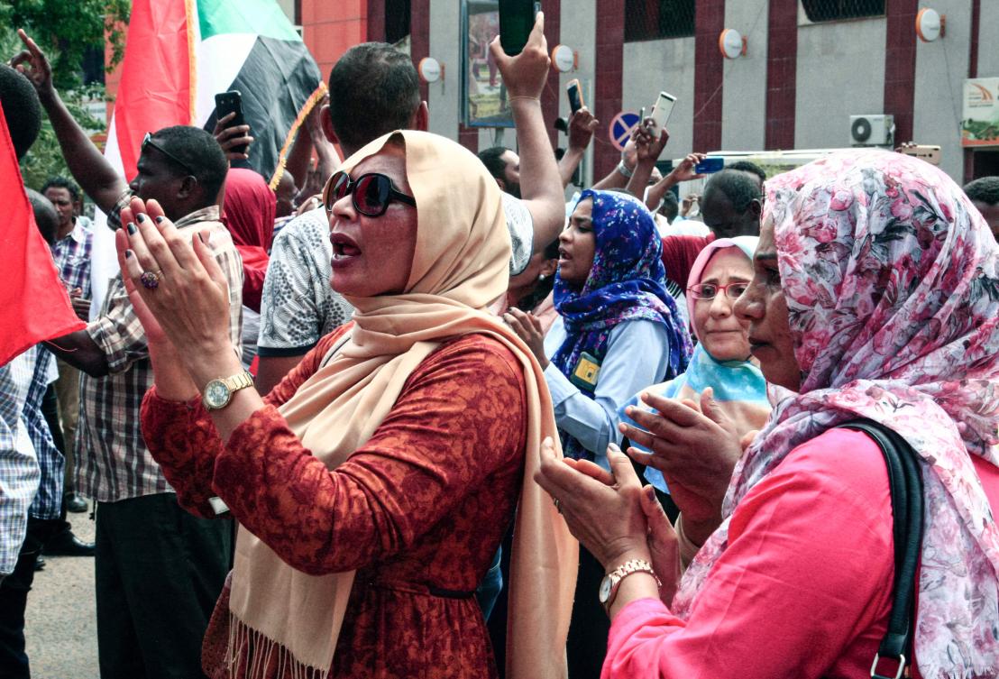 Women chant slogans as they gather during a mass demonstration near the presidential palace in Sudan's capital Khartoum on September 12, 2019, calling for the appointment of a new permanent chief of judiciary and prosecutor general. (AFP)