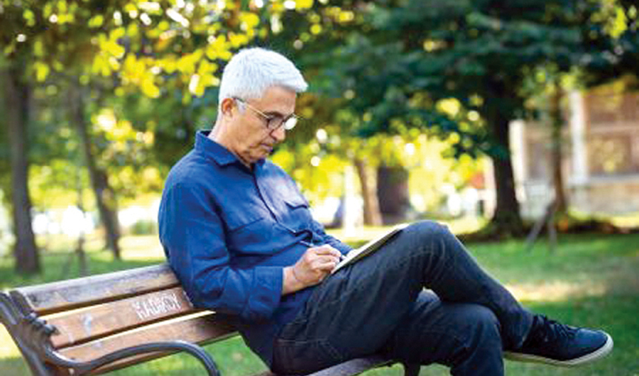 Turkish cartoonist Musa Kart draws in park in Istanbul days after the country’s top appeals court orders his release. (AFP)