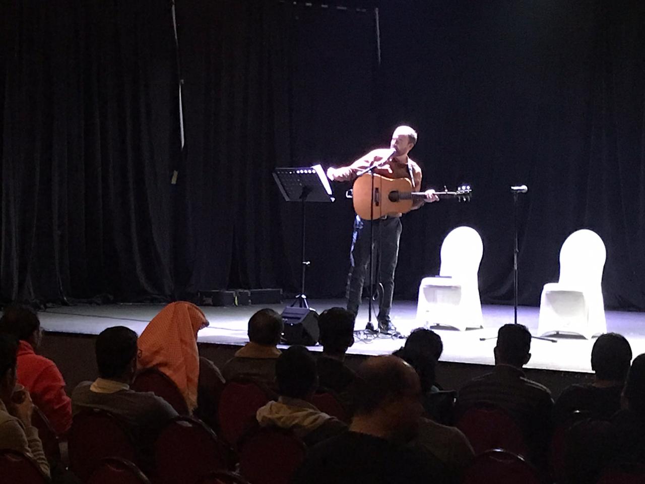 Steven Stark performed a mixture of his own songs and those of other Americans. (Supplied)