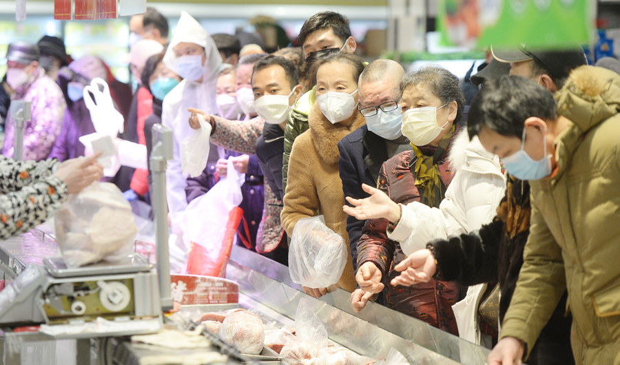 Customers wearing face masks shop inside a supermarket following an outbreak of the novel coronavirus in Wuhan, Hubei province, China February 10, 2020. (REUTERS)