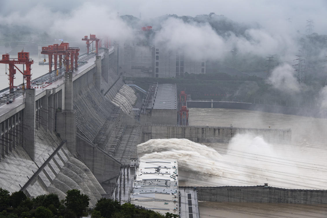 Floods kill 14 in China as water peaks at Three Gorges Dam - Arab News