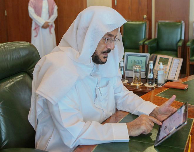 Islamic Affairs Minister Dr. Abdullatif bin Abdul Aziz Al-Asheikh on Monday launches digital services. (SPA)