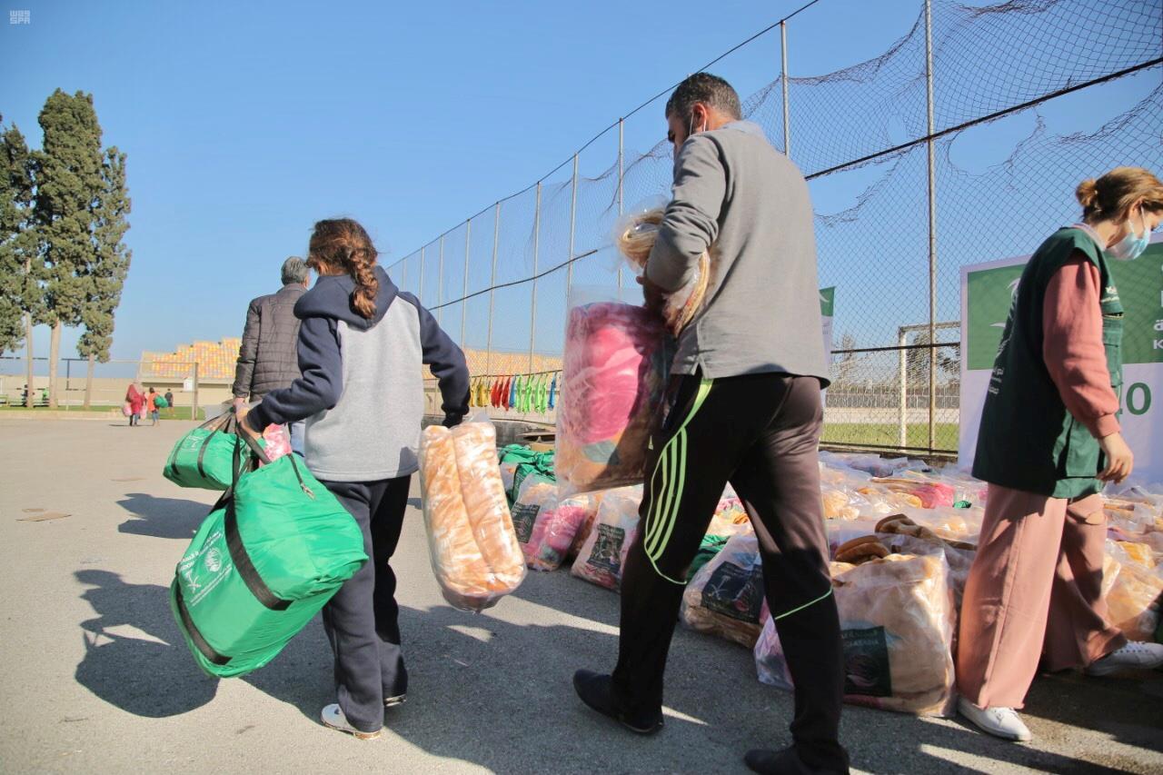 KSrelief workers distribute blankers and winter bags to Syrian and Palestinian refugees and the host community in the cities of Beit Al-Faks, Al-Danniyeh and Tripoli, in Lebanon. (SPA)