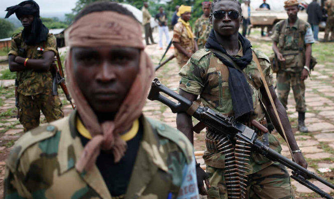 Seleka fighters stand in their base before a mission in the town of Lioto, Central African Republic, on June 9, 2014. (Reuters file photo)
