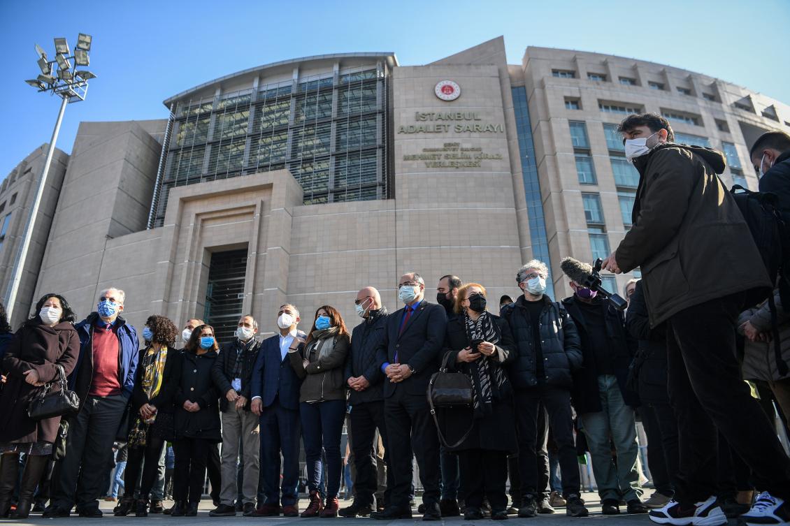 Türk mahkemesi Sınır Tanımayan Gazeteciler temsilcisini “terörizm” ten yargıladı