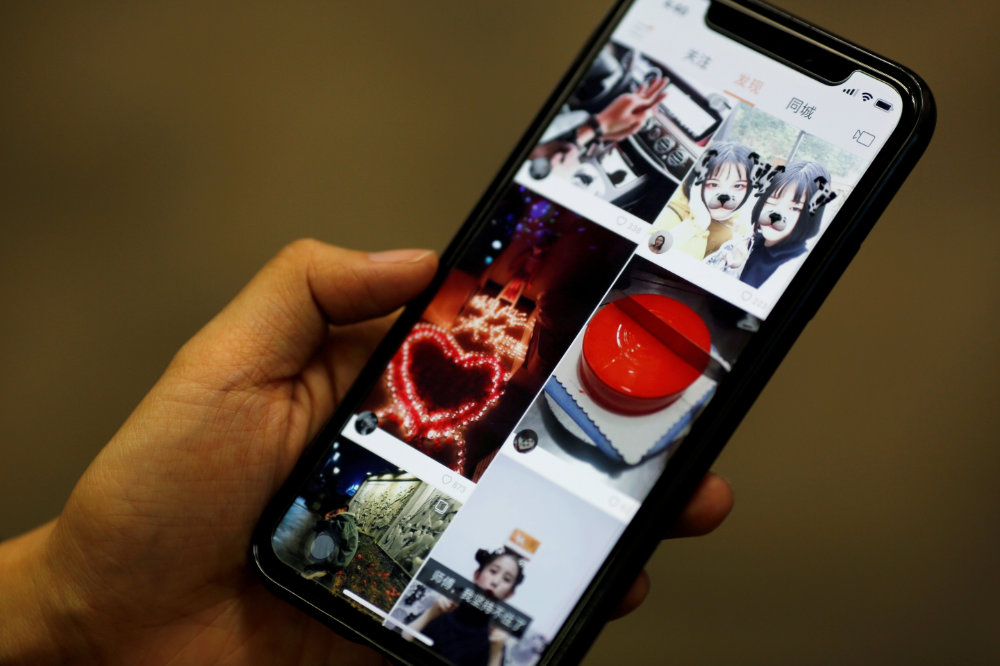 Video-streaming app Kuaishou is pictured on a mobile phone in this illustration picture taken January 25, 2018. (REUTERS Illustration/File Photo)