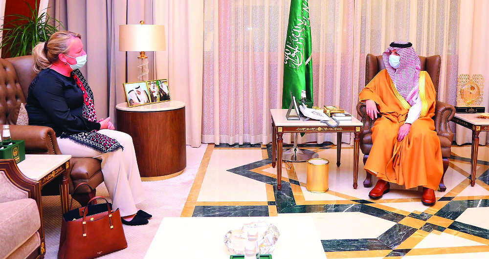 Eastern Province Gov. Prince Saud bin Naif met Janet Alberda in Dammam on Wednesday. (SPA)
