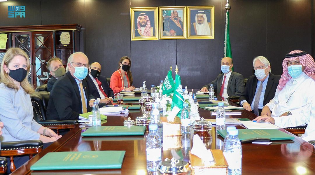 UN envoy to Yemen Martin Griffiths and US envoy to Yemen Tim Lenderking meet Saudi Arabia’s ambassador to Yemen Mohammed bin Saeed Al-Jaber in Royadh. (SPA)