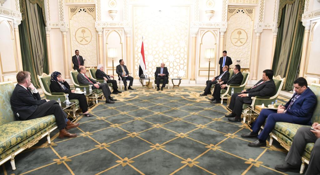 Yemen’s President Abed Rabbo Mansour Hadi meets UN envoy to Yemen Martin Griffiths in Riyadh. (Saba)