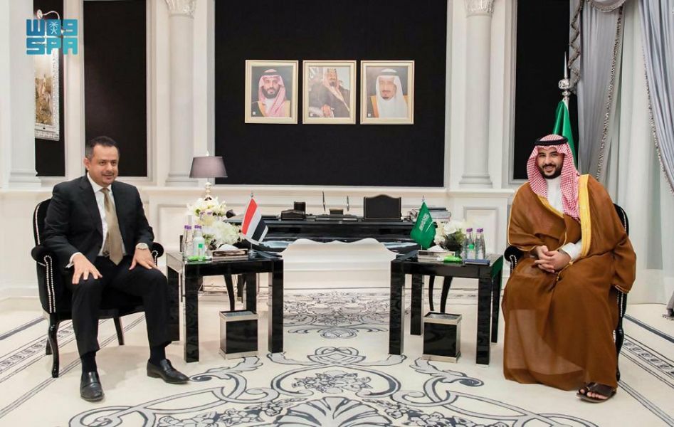 Saudi Arabia’s Deputy Defense Minister Prince Khalid bin Salman meets Yemeni Prime Minister Maeen Abdulmalik Saeed. (SPA) 