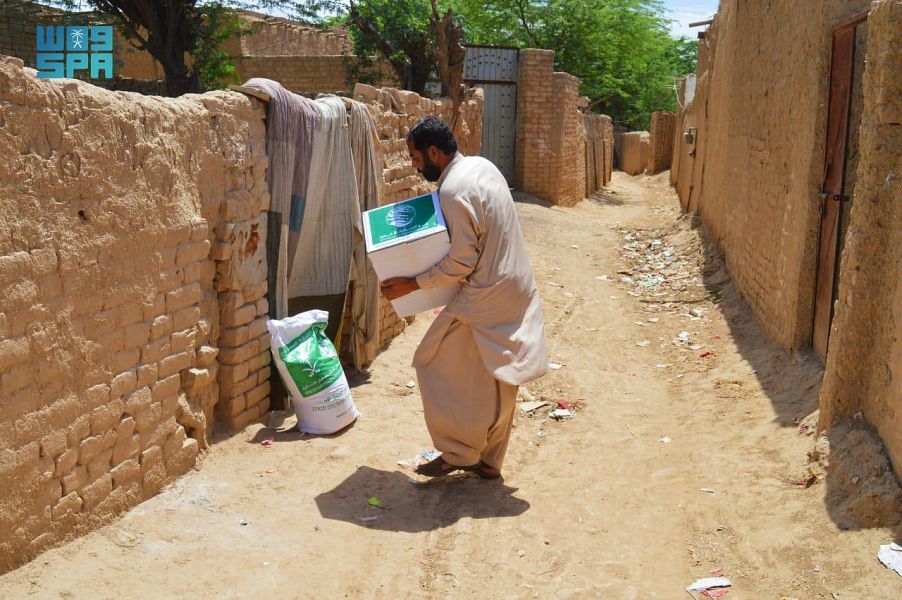King Salman Humanitarian Aid and Relief Center continues to distribute Ramadan food baskets in the Pakistani province of Balochistan. (SPA)
