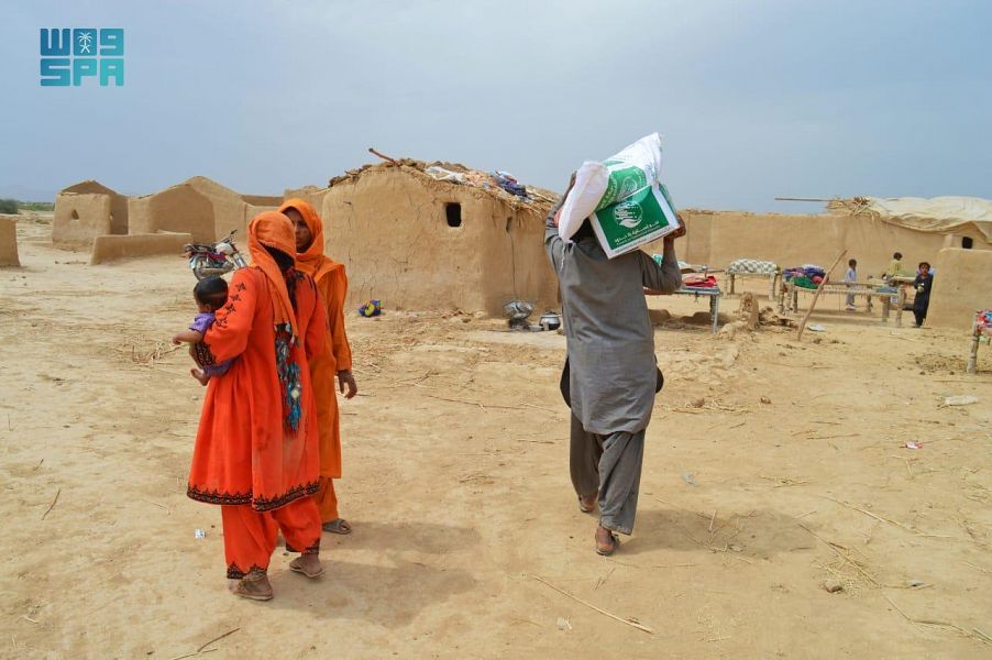 King Salman Humanitarian Aid and Relief Center continues to distribute Ramadan food baskets in the Pakistani province of Balochistan. (SPA)