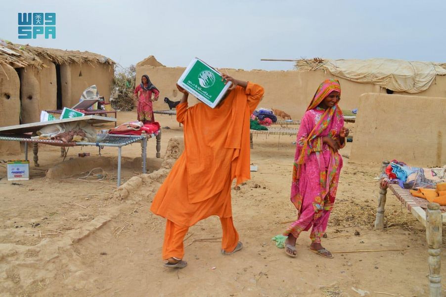 King Salman Humanitarian Aid and Relief Center continues to distribute Ramadan food baskets in the Pakistani province of Balochistan. (SPA)