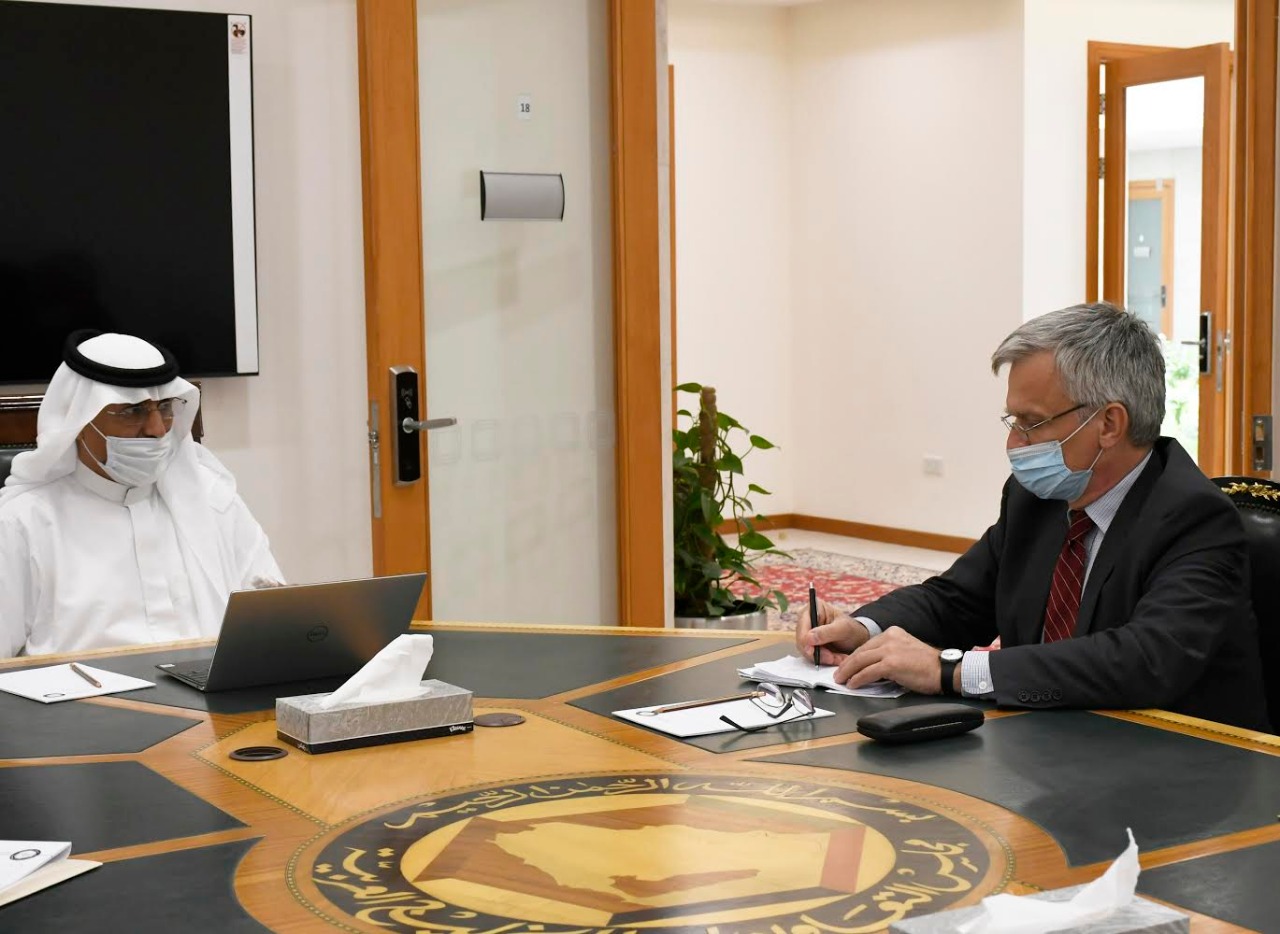 Abdul Aziz Aluwaisheg, assistant secretary general for political affairs and negotiations at the Gulf Cooperation Council meets Sweden’s envoy to Yemen Peter Semneby. (Twitter/@GCCSG)