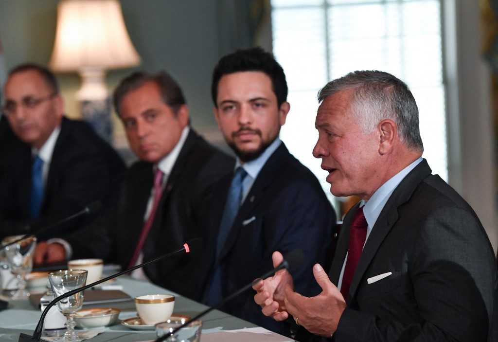 Crown Prince Hussein contracts COVID-19 | Arab News