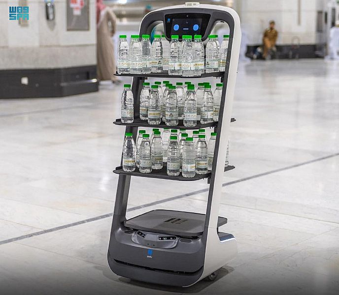 The Zamzam water dispensing robot can distribute 30 bottles in one round. (SPA)