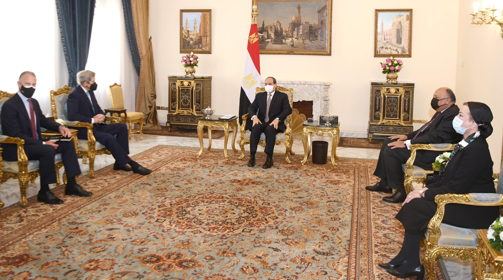El-Sisi holds talks with Kerry in Cairo on climate change El-Sisi holds talks with Kerry in Cairo on climate change