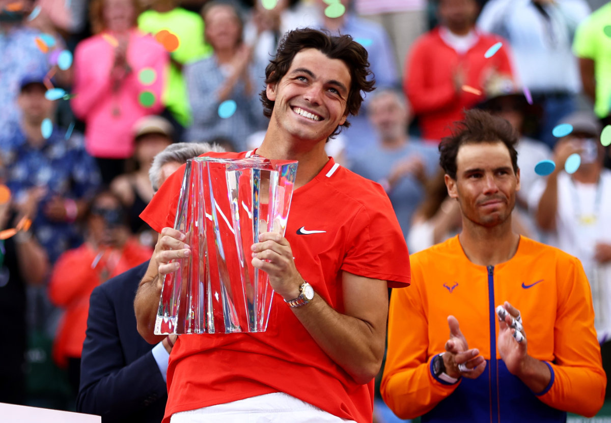 Taylor Fritz holds his trophy after his straight sets victory against Rafael Nadal on March 20, 2022 at the Indian Wells Tennis Garden in California. (Clive Brunskill/Getty Images/AFP)