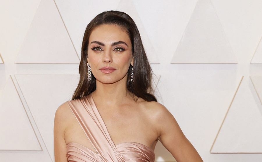 Mila Kunis gives moving Oscars speech wearing Zuhair Murad gown | Arab News