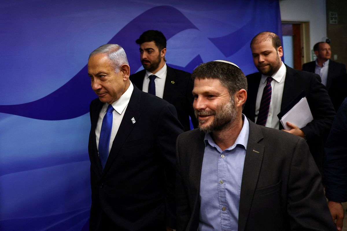 Israeli Prime Minister Benjamin Netanyahu and Finance Minister Bezalel Smotrich arrive to attend a cabinet meeting at the Prime Minister's office in Jerusalem. (File/Reuters)