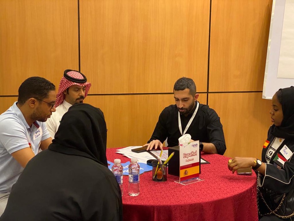 Attendees sharing their Spanish language skills at the Spanish table at the Riyadh language exchange. (AN Photo/Dhai Al-Mutairi)