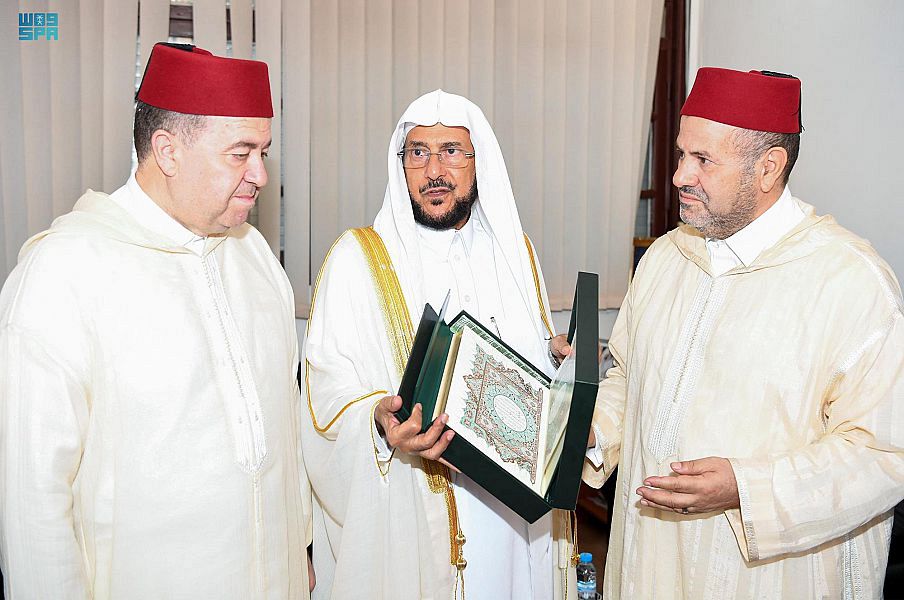 Saudi Minister of Islamic Affairs, Dawah and Guidance Sheikh Dr. Abdullatif Al-Asheikh visits the King Fahd Mosque in Tangier, Morocco. (SPA)