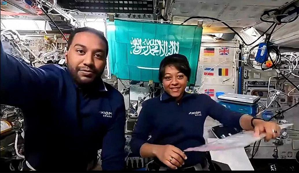 Saudi astronauts Rayyanah Barnawi and Ali Al-Qarni conduct an educational experiment with school students in the Kingdom live from the ISS. (SPA)