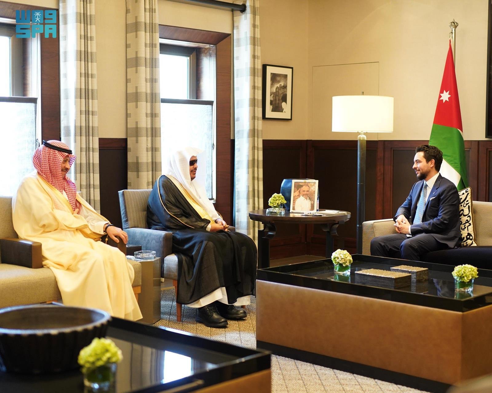 Jordan’s crown prince receives the Speaker of the Saudi Shoura Council Sheikh Abdullah Al Al-Sheikh at the Al-Husseiniya Palace on Sunday. (SPA)