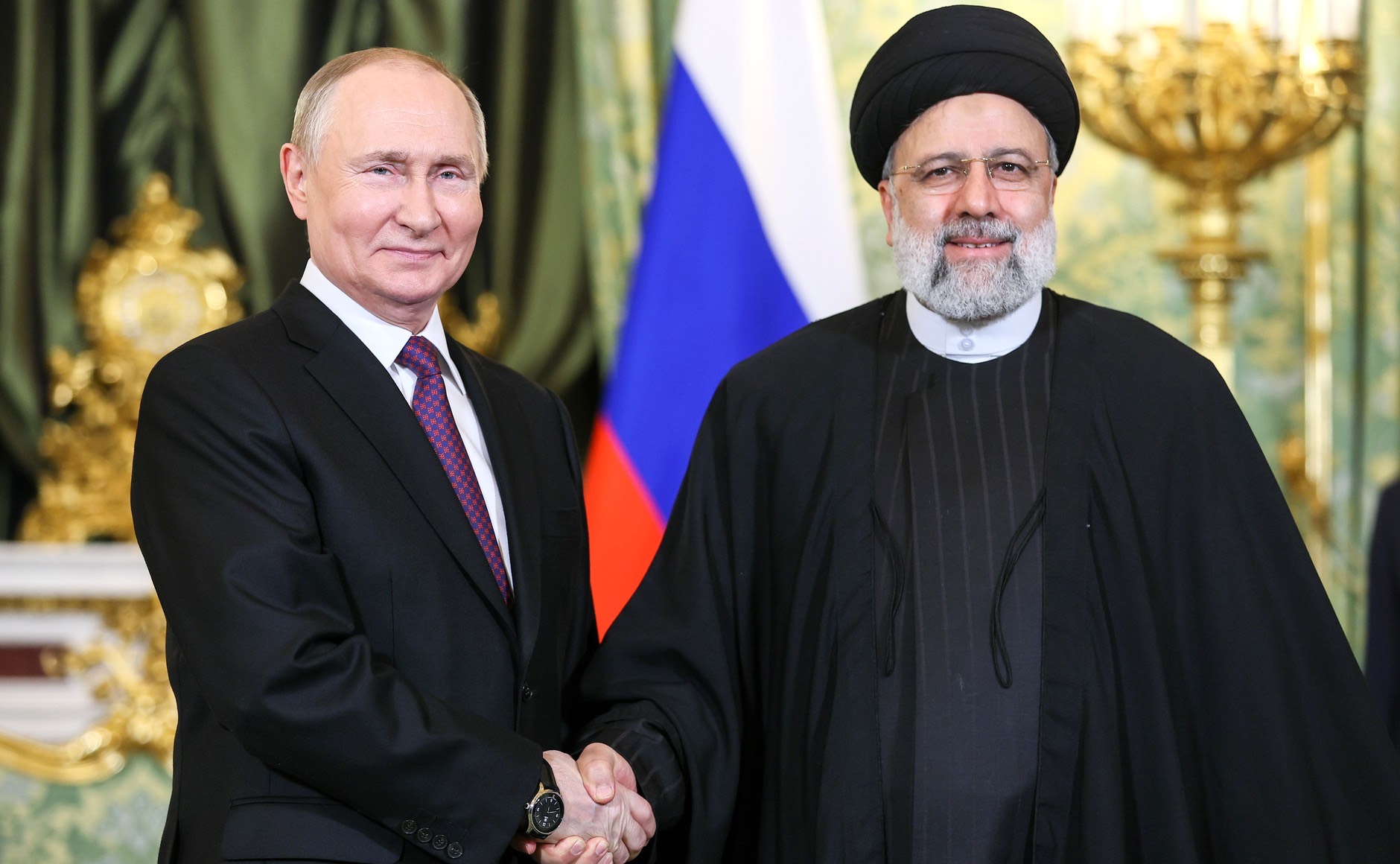 Russian President Vladimir Putin (L) held talks with Omani Crown Prince Theyazin bin Haitham and Iranian President Ebrahim Raisi (R). (AFP)