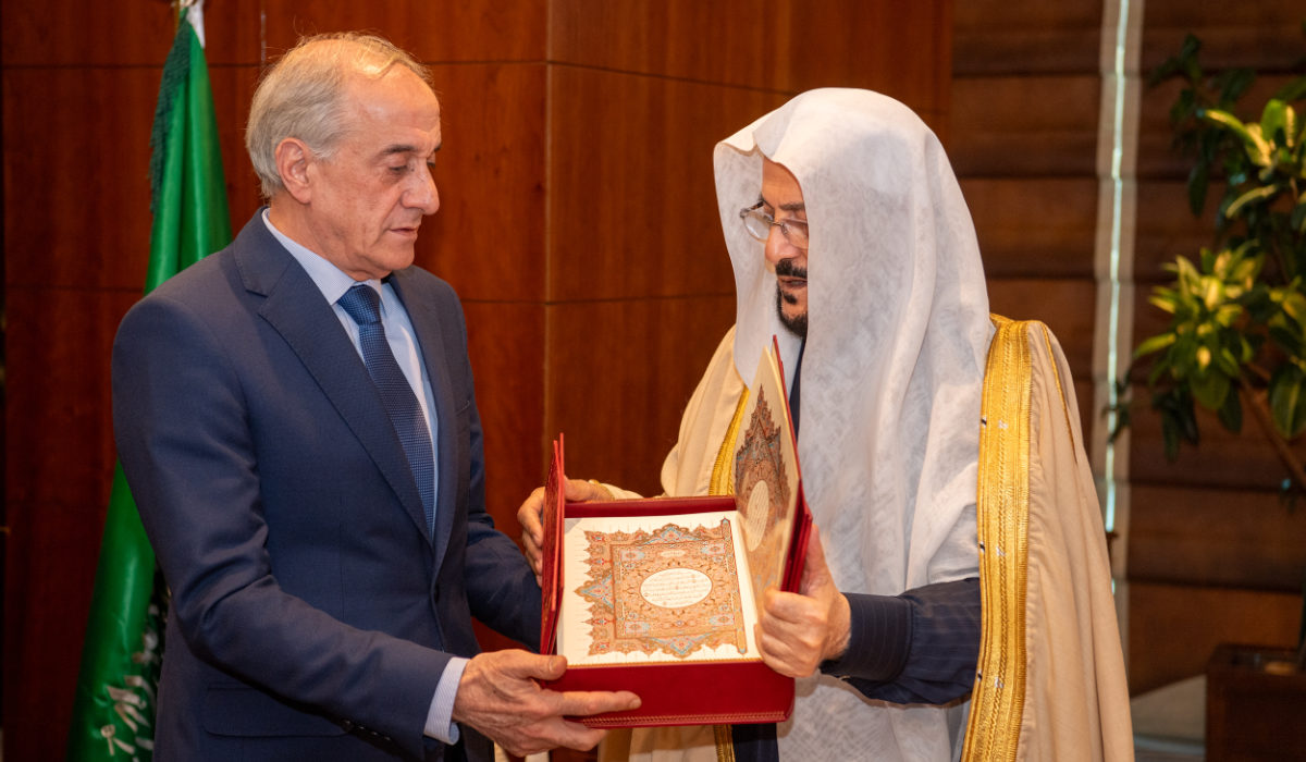 Sheikh Abdullatif Al-Asheikh receives Ayman Soussan in Riyadh. (Supplied)