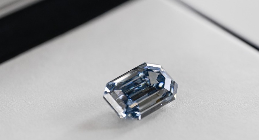 Recently unearthed rare blue diamond comes to Middle East | Arab News