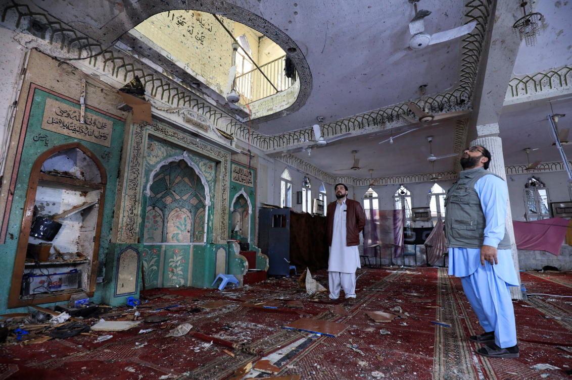 وزعم تنظيم الدولة الإسلامية أن تفجير باكستان أدى إلى مقتل 56 شخصاً في مسجد شيعي