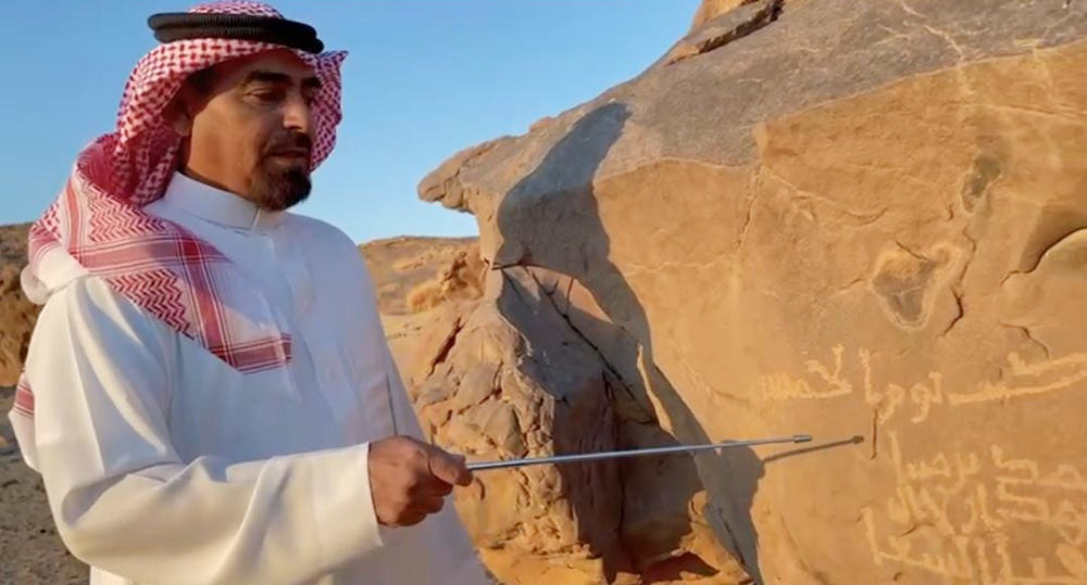 باحث يساعد في اكتشاف المواقع الأثرية السعودية والنقوش الصخرية