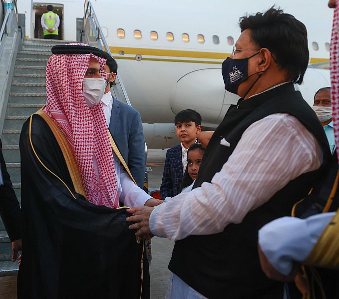 وزير الخارجية السعودي يصل بنغلاديش