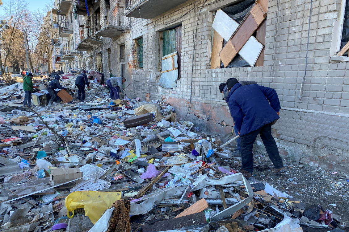 خوفًا من القنابل والحرب ، تقضي عائلات خاركيف شهرًا تحت الأرض