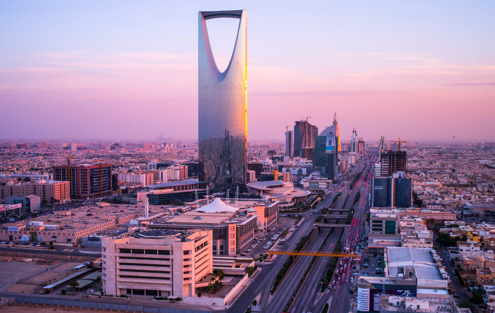 وأكد القويز أن ملتقى الأكاديمية المالية للمساعدة في إنعاش القطاع المالي السعودي