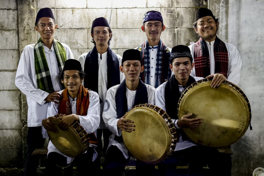 تعود موسيقى الدف التي تعود إلى قرون مع رمضان ، وهي فريدة من نوعها في جاكرتا