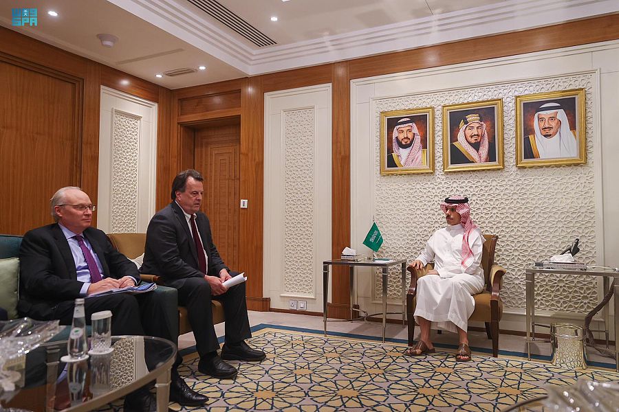 لقاء وزير الخارجية السعودي مع منسق الأمم المتحدة للشؤون الإنسانية لليمن في الرياض