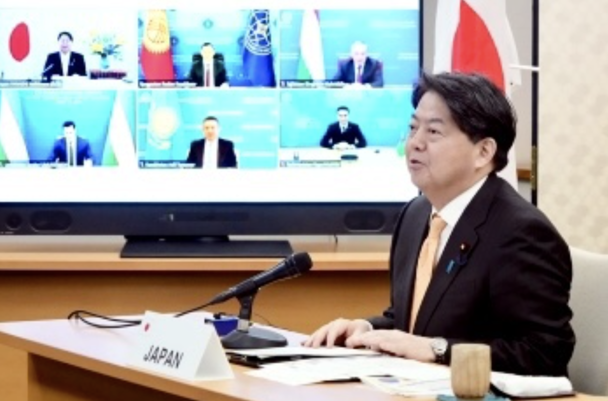 وزيرا خارجية “آسيا الوسطى واليابان” يؤكدان تعاونهما