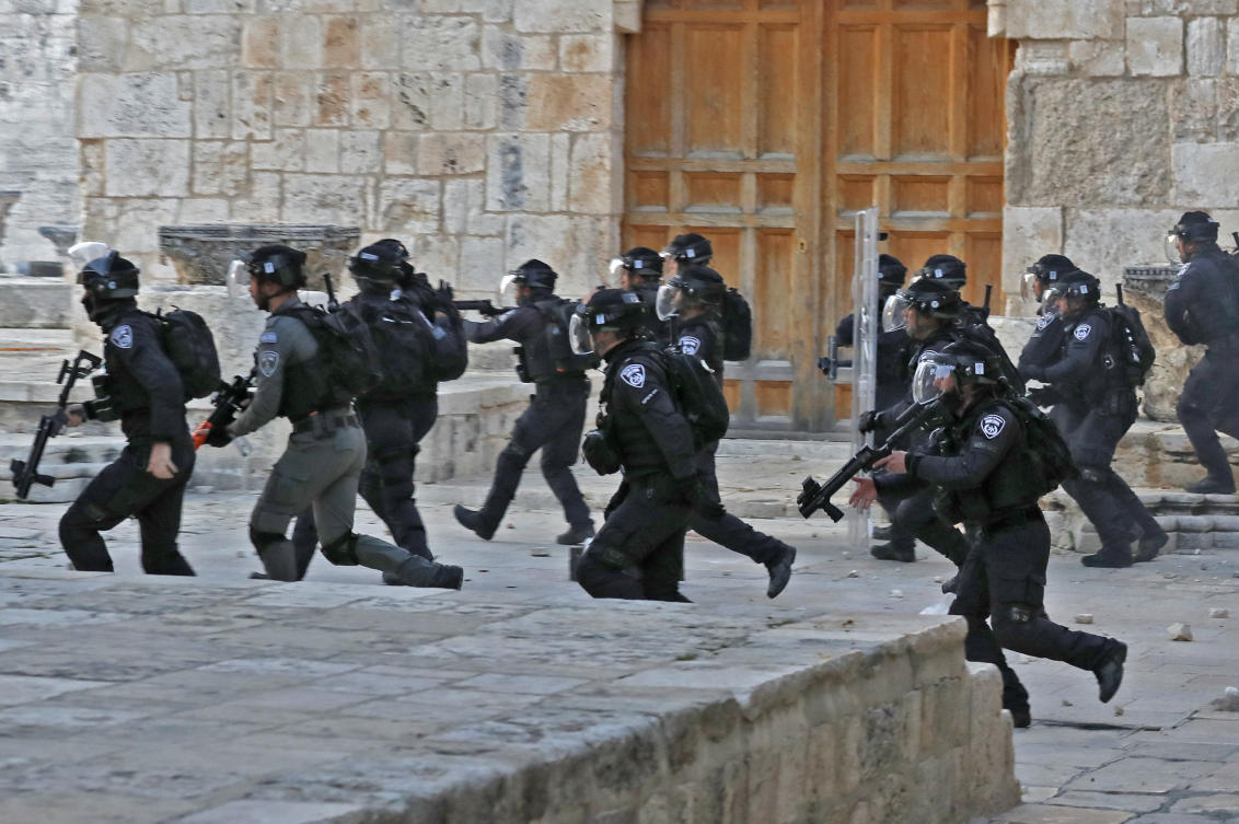 عشرات الجرحى بعد اشتباك فلسطيني مع الشرطة الإسرائيلية في القدس المقدسة