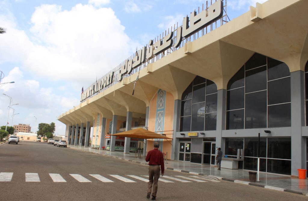 التحالف: وصول أول طائرة تحمل سجناء حوثيين إلى عدن
