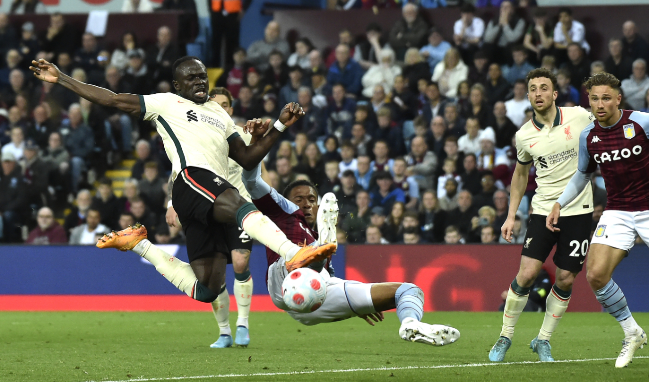 لا يزال ليفربول يطارد مانشستر سيتي مثل “الجنون” في سباق اللقب