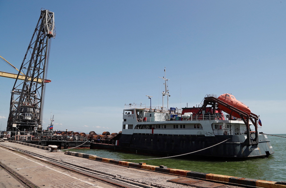 زعيم انفصالي – أول سفينة تغادر ماريوبول منذ أن استولت روسيا على المدينة