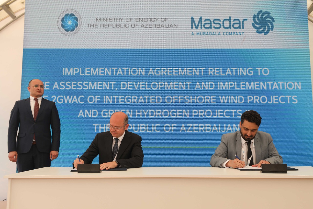 “مصدر” الإماراتية توقع اتفاقية مع أذربيجان لتطوير 4000 ميجاوات من الطاقة النظيفة