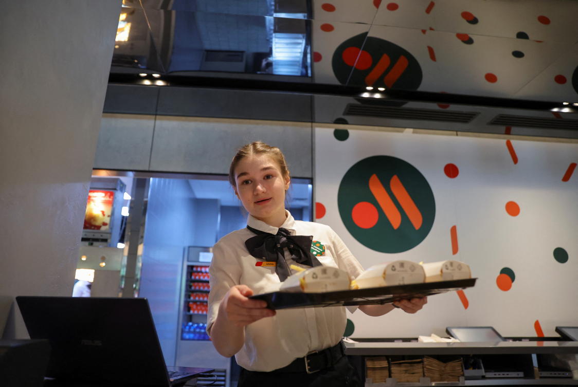 “Vkusno & tochka”: إعادة فتح مطاعم ماكدونالدز في روسيا تحت اسم جديد