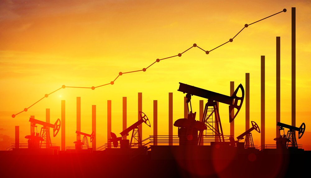 ارتفعت أسعار النفط بمقدار 2 دولار بسبب الطلب القوي وشح المعروض